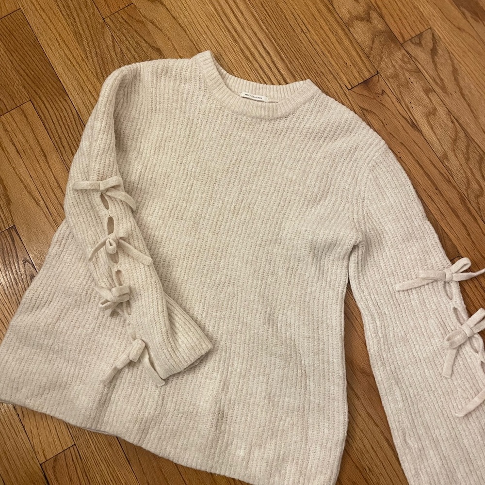 Zara beige sweater with bows on sleeves, size small